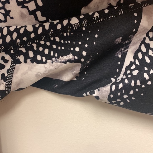 Lululemon cropped leggings - Picture 4 of 9